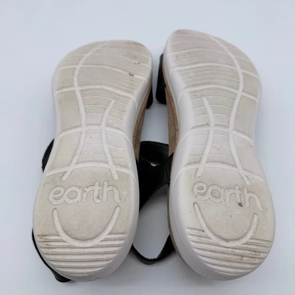 Earth Etrecent Black Leather Laser Cut Comfort Sandals Women 12M ETRECENT